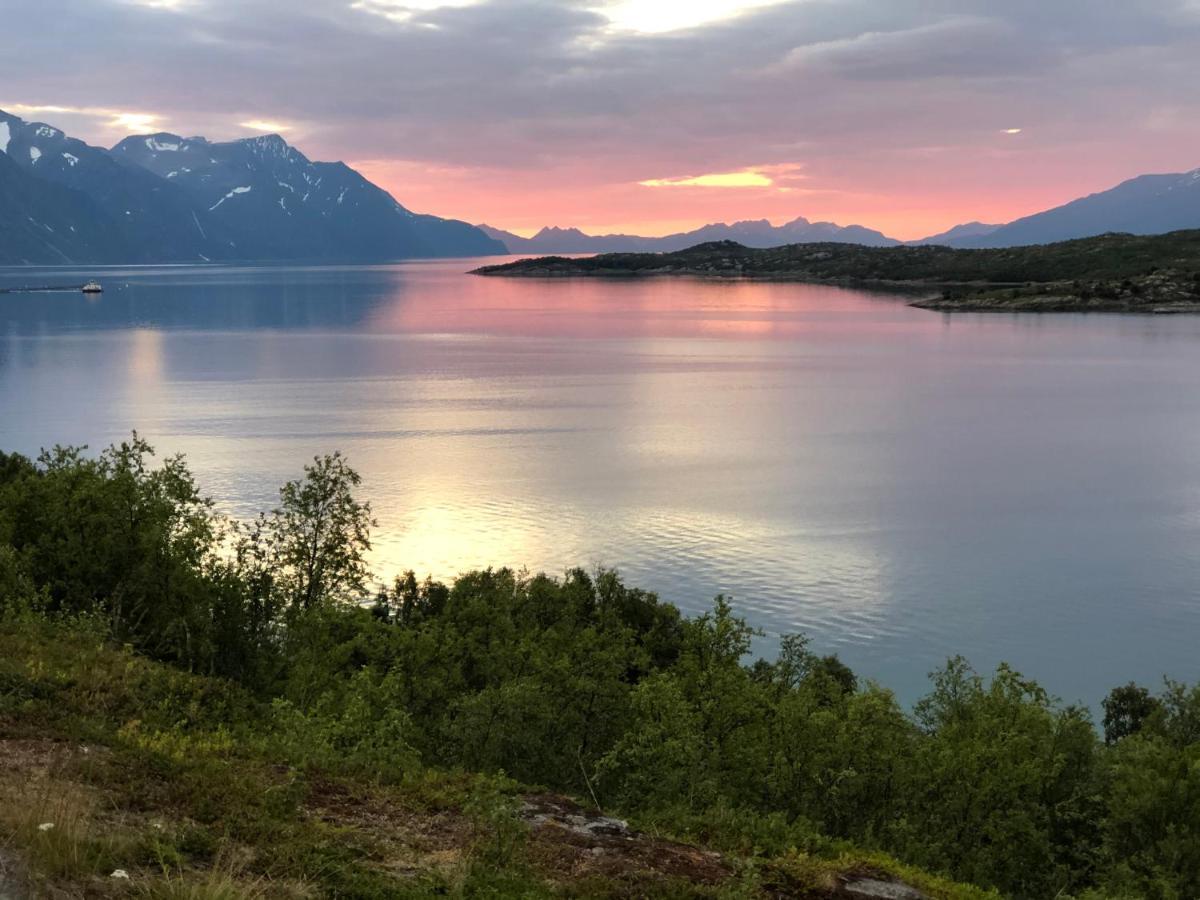Aaroybukt Guesthouse Aroybukta Bagian luar foto