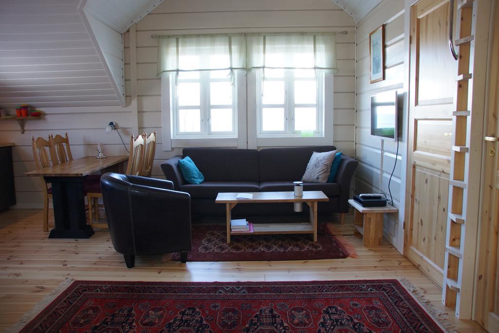 Aaroybukt Guesthouse Aroybukta Bagian luar foto